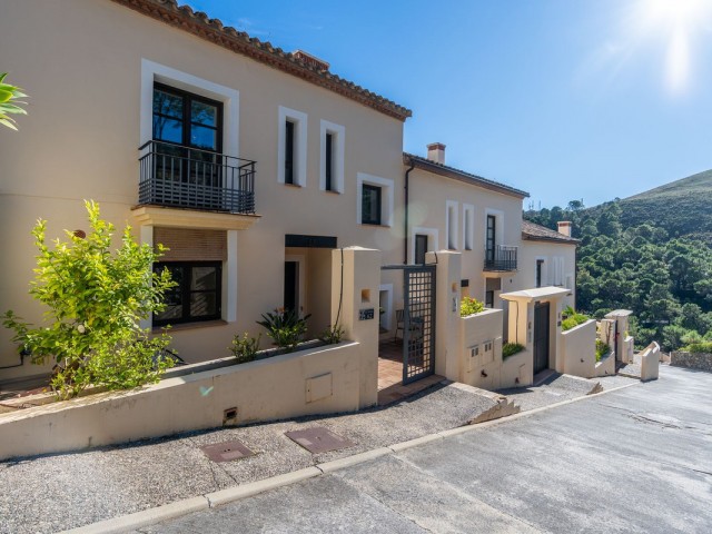 4 Bedrooms Townhouse in Benahavís