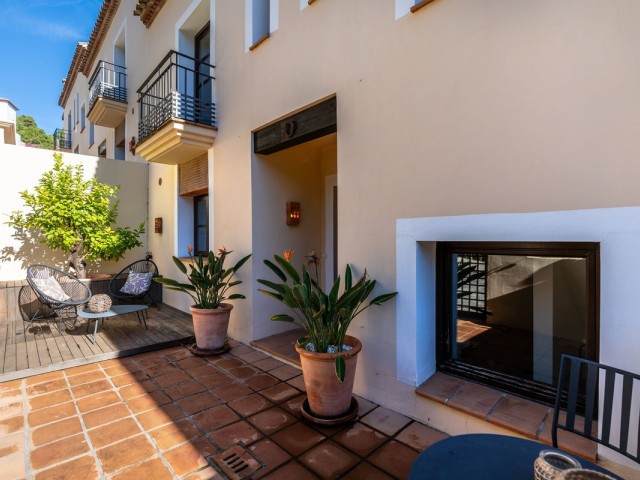 4 Bedrooms Townhouse in Benahavís