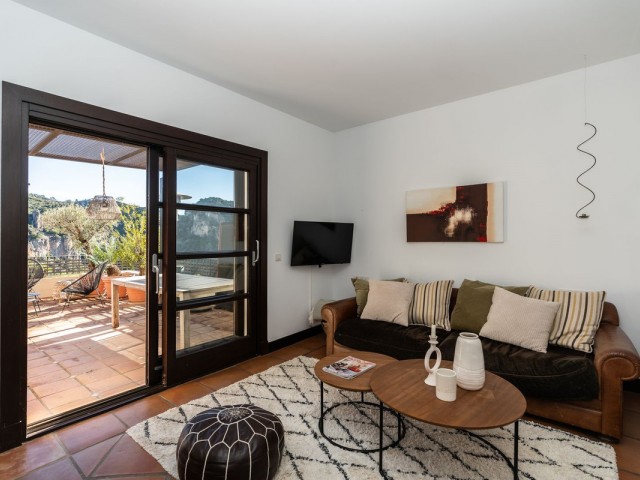 Adosado con 4 Dormitorios  en Benahavís