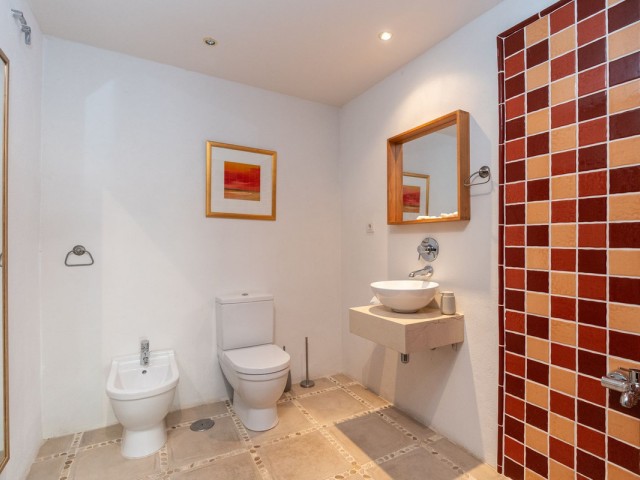 Adosado con 4 Dormitorios  en Benahavís