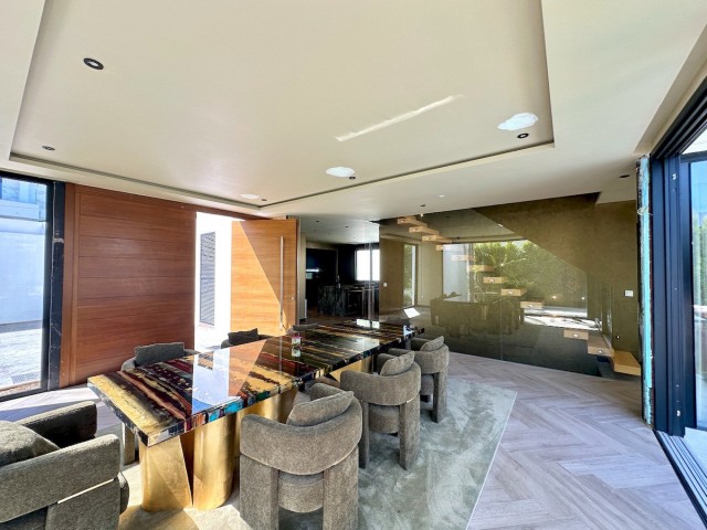 4 Bedrooms Villa in Estepona