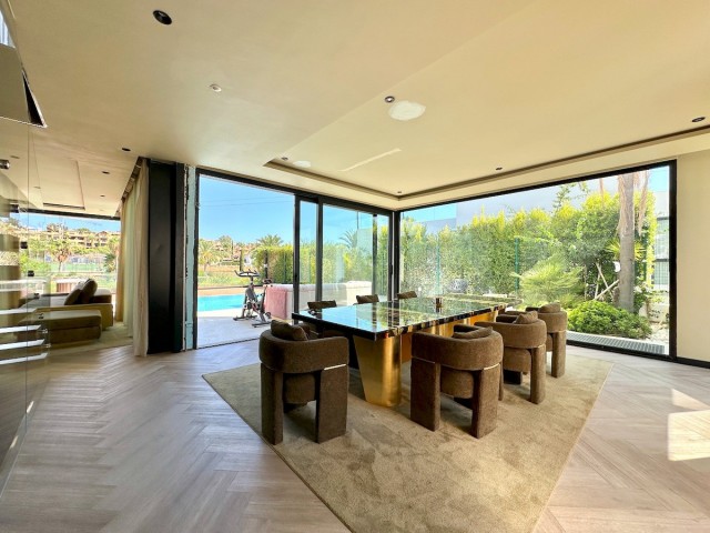 4 Bedrooms Villa in Estepona