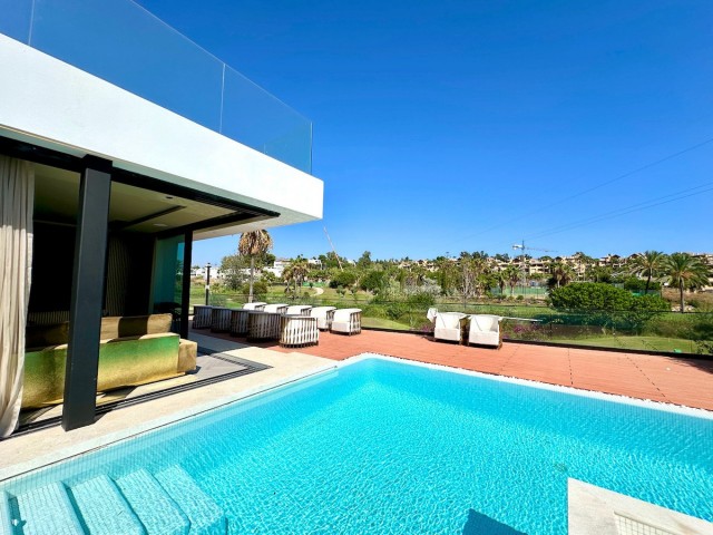 4 Bedrooms Villa in Estepona