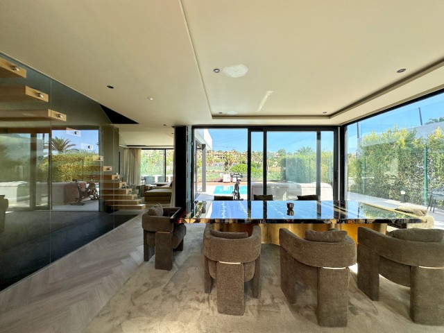 4 Sovrums Villa i Estepona