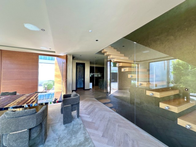 4 Sovrums Villa i Estepona