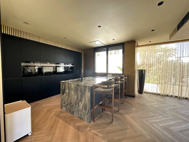 4 Sovrums Villa i Estepona