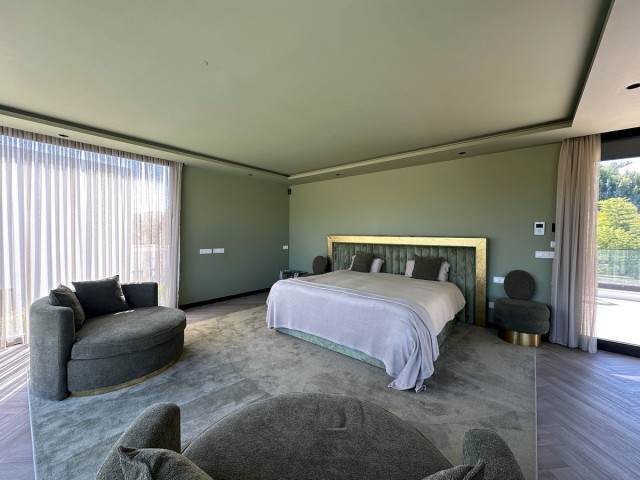 4 Sovrums Villa i Estepona