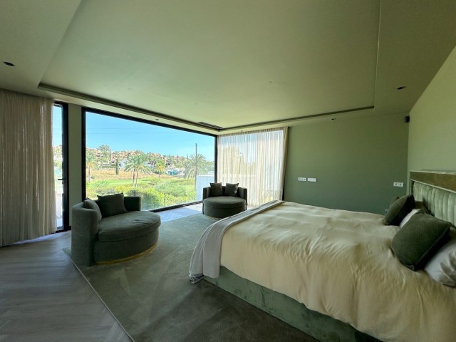 4 Sovrums Villa i Estepona