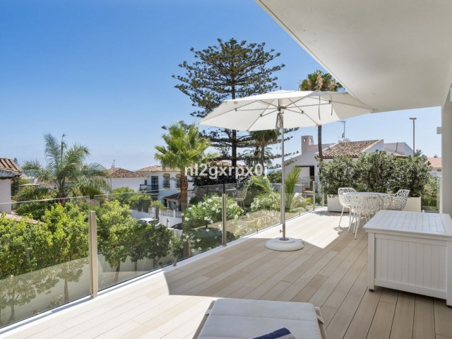 Villa con 3 Dormitorios  en Marbella