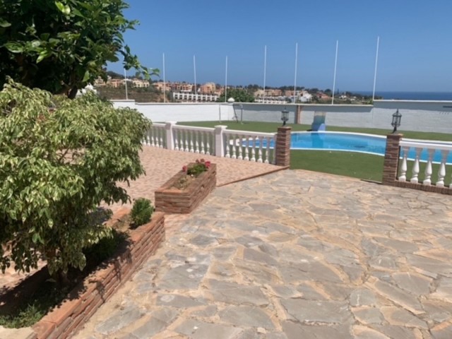 Villa avec 4 Chambres  à San Roque