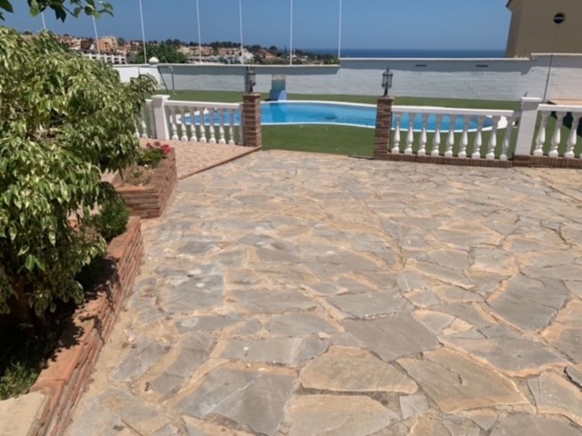 Villa avec 4 Chambres  à San Roque