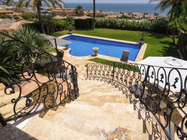 5 Bedrooms Villa in La Cala de Mijas