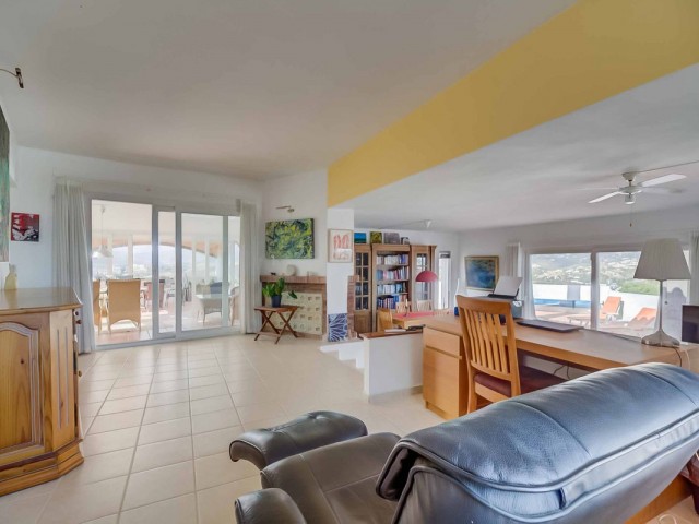 Villa, Sierrezuela, R5225254