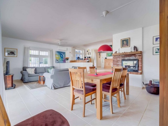 4 Bedrooms Villa in Sierrezuela