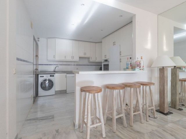 Apartamento con 3 Dormitorios  en Elviria