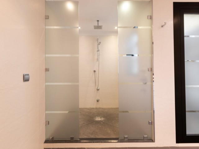 Apartamento con 3 Dormitorios  en Elviria