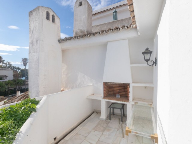 Apartamento con 3 Dormitorios  en Elviria