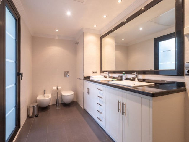 3 Bedrooms Apartment in Elviria