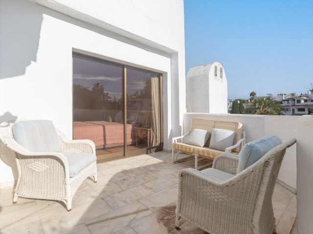 3 Bedrooms Apartment in Elviria