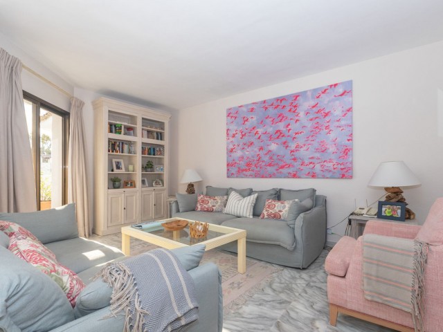 3 Bedrooms Apartment in Elviria