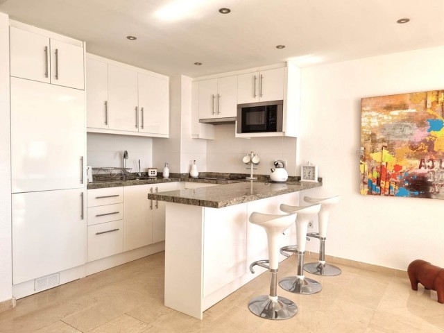 2 Bedrooms Apartment in Calahonda