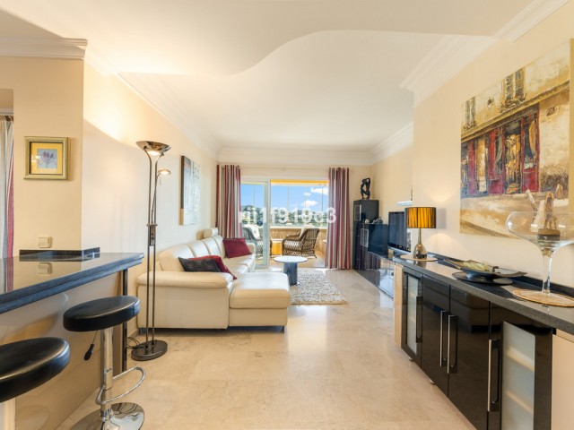 3 Bedrooms Apartment in Elviria