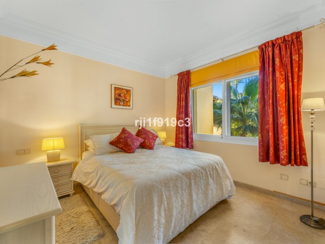 3 Bedrooms Apartment in Elviria