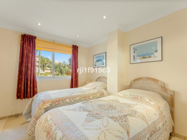 3 Bedrooms Apartment in Elviria