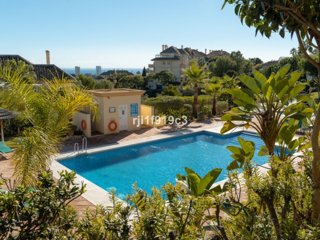 3 Bedrooms Apartment in Elviria