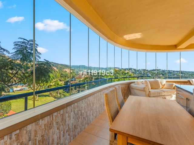 3 Bedrooms Apartment in Elviria