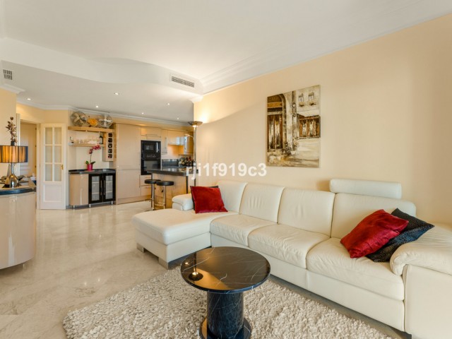 3 Bedrooms Apartment in Elviria