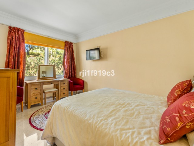 3 Bedrooms Apartment in Elviria