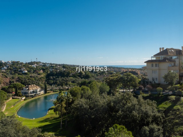 3 Bedrooms Apartment in Elviria
