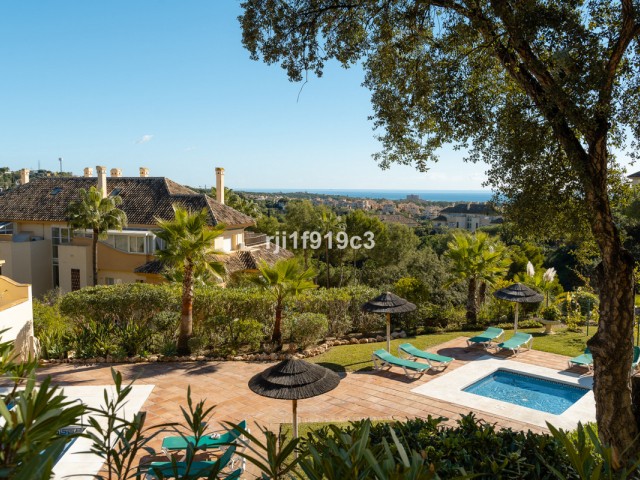 3 Bedrooms Apartment in Elviria