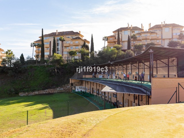 3 Bedrooms Apartment in Elviria