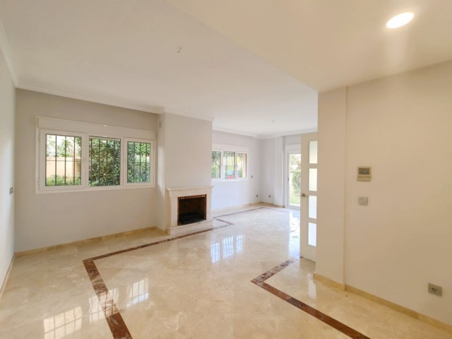Villa, San Roque Club, R5250655