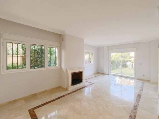 Villa, San Roque Club, R5250655
