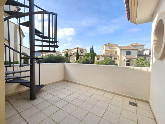 3 Makuuhuoneen Huvila San Roque Club