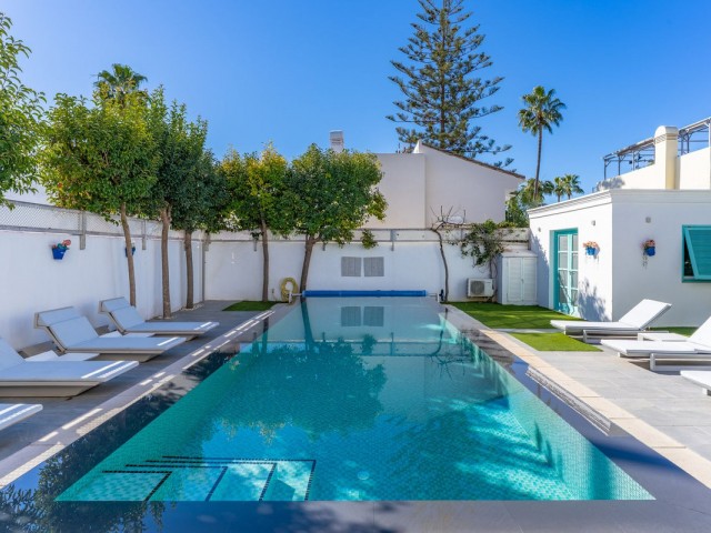 5 Bedrooms Villa in Estepona