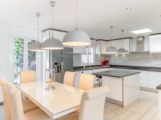 5 Bedrooms Villa in Estepona