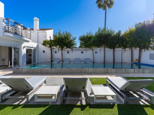 5 Bedrooms Villa in Estepona