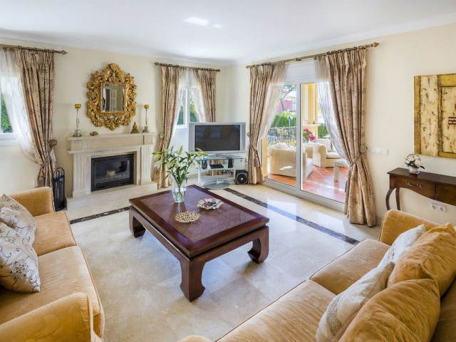 4 Bedrooms Villa in Elviria