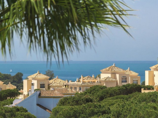 4 Bedrooms Villa in Elviria