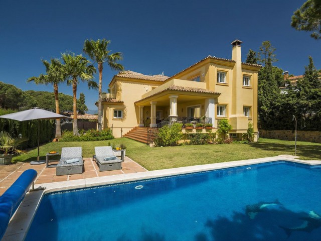 4 Schlafzimmer Villa in Elviria