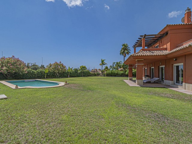 5 Bedrooms Villa in Marbella