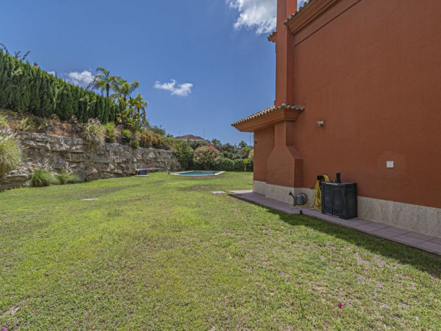 5 Bedrooms Villa in Marbella