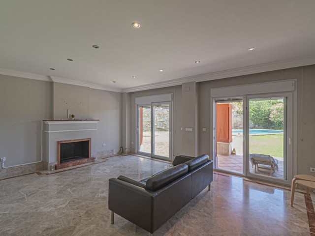 5 Bedrooms Villa in Marbella