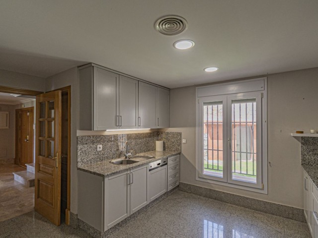 5 Bedrooms Villa in Marbella