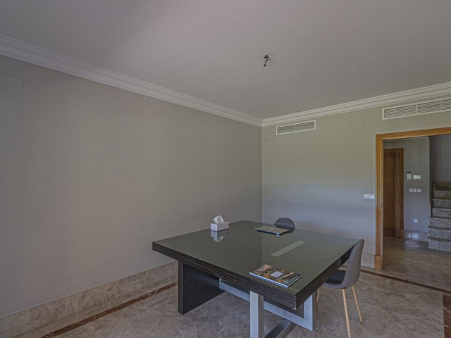 5 Bedrooms Villa in Marbella