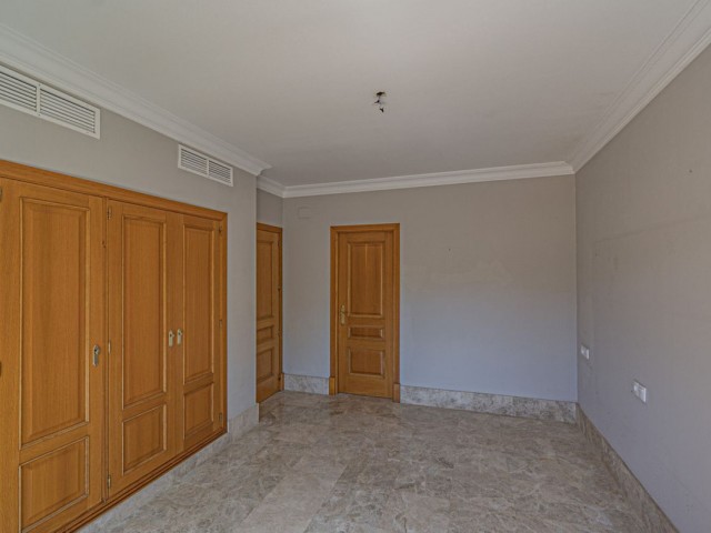 5 Bedrooms Villa in Marbella